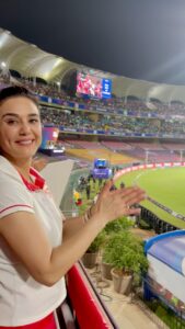 Preity Zinta Instagram - Finally a comprehensive & much needed win from @punjabkingsipl 👊 Happy faces all around ❤️🏏❤️ #Ting #SaddaPunjab #GTvPBKS #Punjabkings #TataIPL #IPL2022 #ਸਾਡਾਪੰਜਾਬ