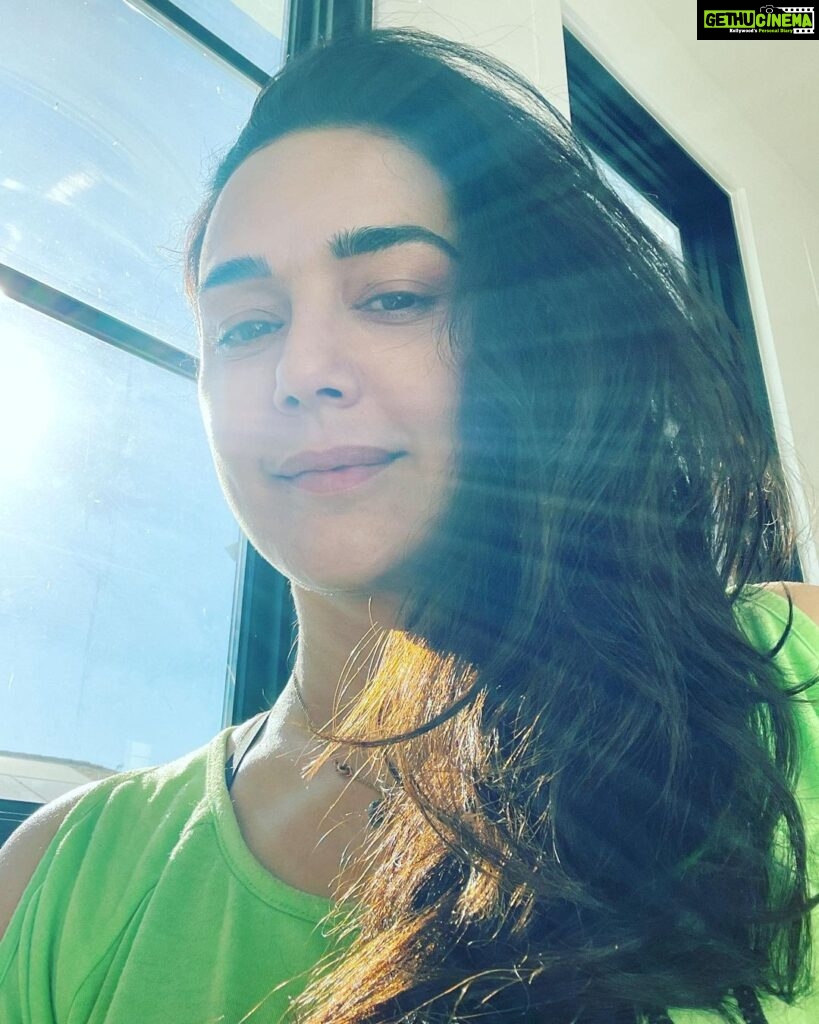 Preity Zinta Instagram - Sunny Sunday 🤩 #ting