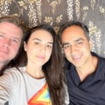 Preity Zinta Instagram - My two favourite people ❤️❤️ #strikeapose #family #dinner #ting