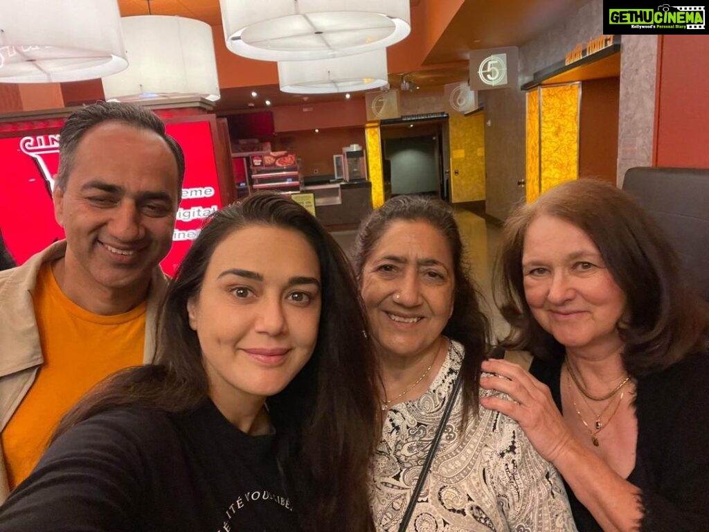 Preity Zinta Instagram - So excited to go to the Movie theater after almost 3 years . Watched #Thekashmirfiles & was stunned by the movie. It’s been a while since I saw a film in which every actor did an outstanding job. Take a bow @vivekagnihotri @anupampkher @darshankumaar #Pallavijoshi #mithunchakraborty & the entire cast & crew 👏👏 for such a powerful film. Don’t miss this film folks. It’s a must watch 👍 #Thekashmirfiles