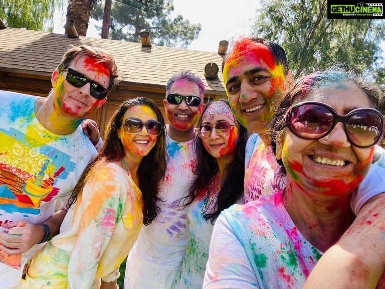 Preity Zinta Instagram - रंग बरसे ❤️ #HappyHoli #famjam #Ting