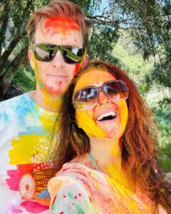 Preity Zinta Instagram - Happy Holi everyone. Even though the world is not prefect right now & there is little to celebrate - We couldn’t let the festival of Holi go by without celebrating it as new parents. Our first big desi celebration since the pandemic & since the babies were born. It was amazing to be with friends & family & celebrate Holi this year. Celebrating our festivals specially when we live away from India makes me miss home less. Thank you #Artha Karan & Priyanka for such a fun time. We had a blast 🙏 #photodump #happyholi #desivibe #famjam #rangbarse #ting
