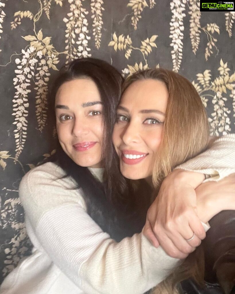 Preity Zinta Instagram - Admit it @vanturiulia 🤩 Life would be so boring without me 🙃 #girlfriends #lunchdate #photodump #ting