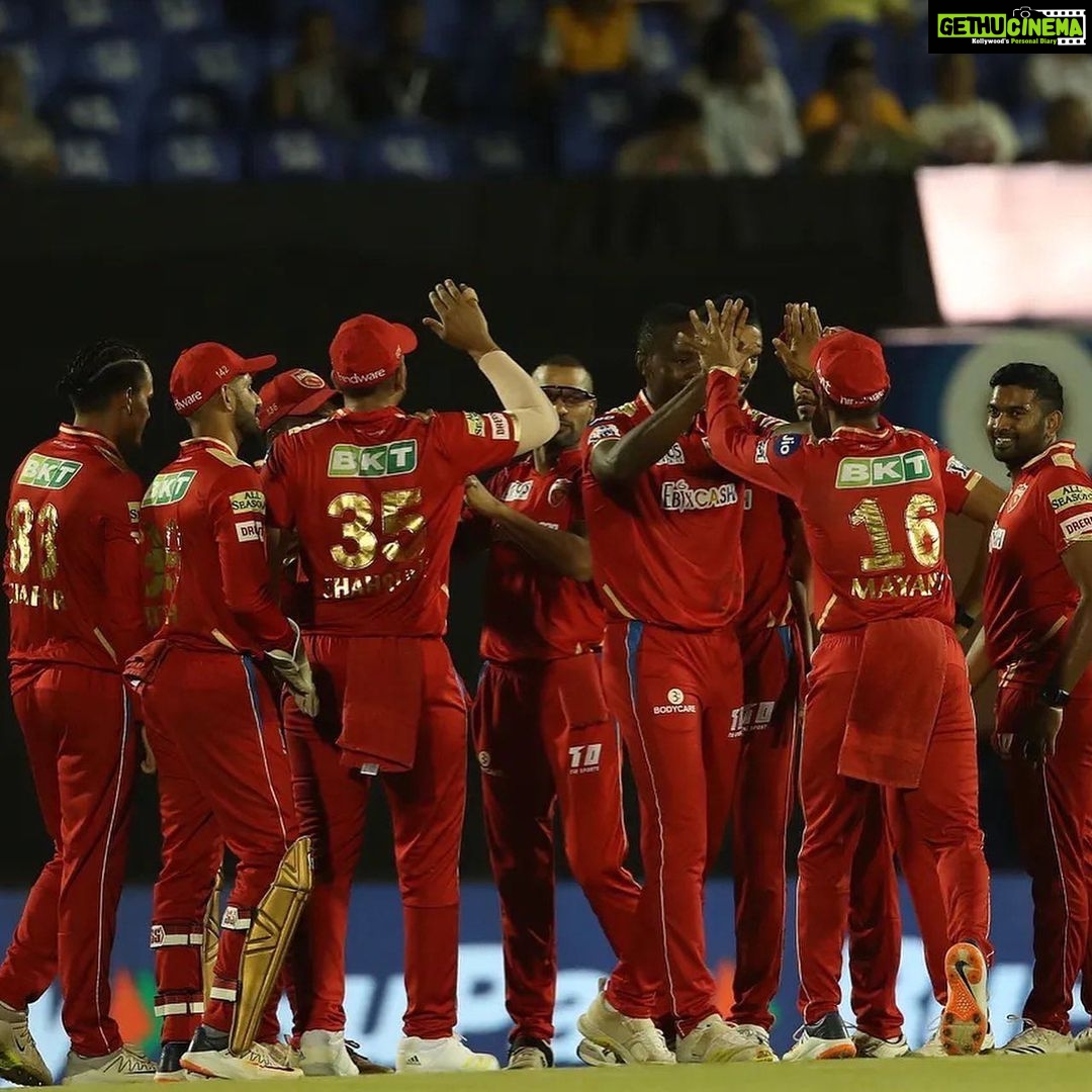 Preity Zinta Instagram - What an incredible all round performance by sadde sher last night👏🦁👏 Captaincy , batting , bowling & fielding - All on point ! Maza aa gaya ! So happy to see our young debutants shine. #cskvspbks #punjabkings #tataipl #aapajitgaaye #saddapunjab #saddesher #ting