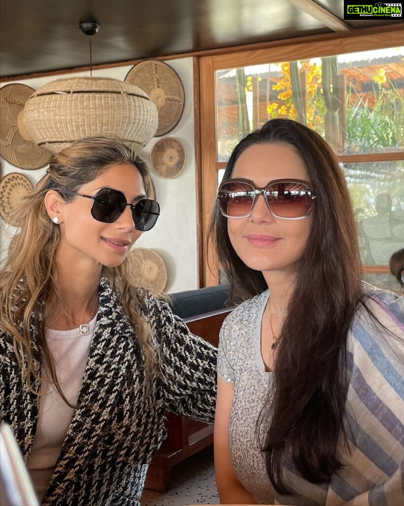 Preity Zinta Instagram - Fun lunch with my girl @cheriedofficial So nice to catch up after so long babe. Thanks for all the mommy tips & for guiding this paranoid new mommy 🤩 #ting