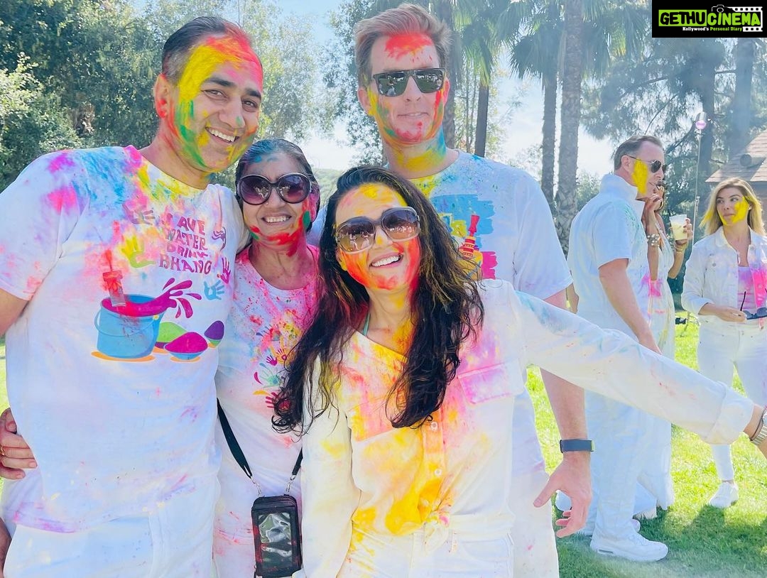 Preity Zinta Instagram - रंग बरसे ❤️ #HappyHoli #famjam #Ting