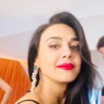 Preity Zinta Instagram - Last night there was so much to celebrate. My husband’s birthday, Two Indian productions winning an Oscar 🇮🇳 and so many people getting together to raise funds to help people living with HIV. I’m summing up this wholesome evening with one of my fav songs from Elton John over the years ❤️ Here’s to believing in love, being in love & wanting to make the world a better place 😍 #ting #Aboutlastnight #EJAFOscars West Hollywood, California