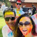 Preity Zinta Instagram - Happy Holi everyone. Even though the world is not prefect right now & there is little to celebrate - We couldn’t let the festival of Holi go by without celebrating it as new parents. Our first big desi celebration since the pandemic & since the babies were born. It was amazing to be with friends & family & celebrate Holi this year. Celebrating our festivals specially when we live away from India makes me miss home less. Thank you #Artha Karan & Priyanka for such a fun time. We had a blast 🙏 #photodump #happyholi #desivibe #famjam #rangbarse #ting