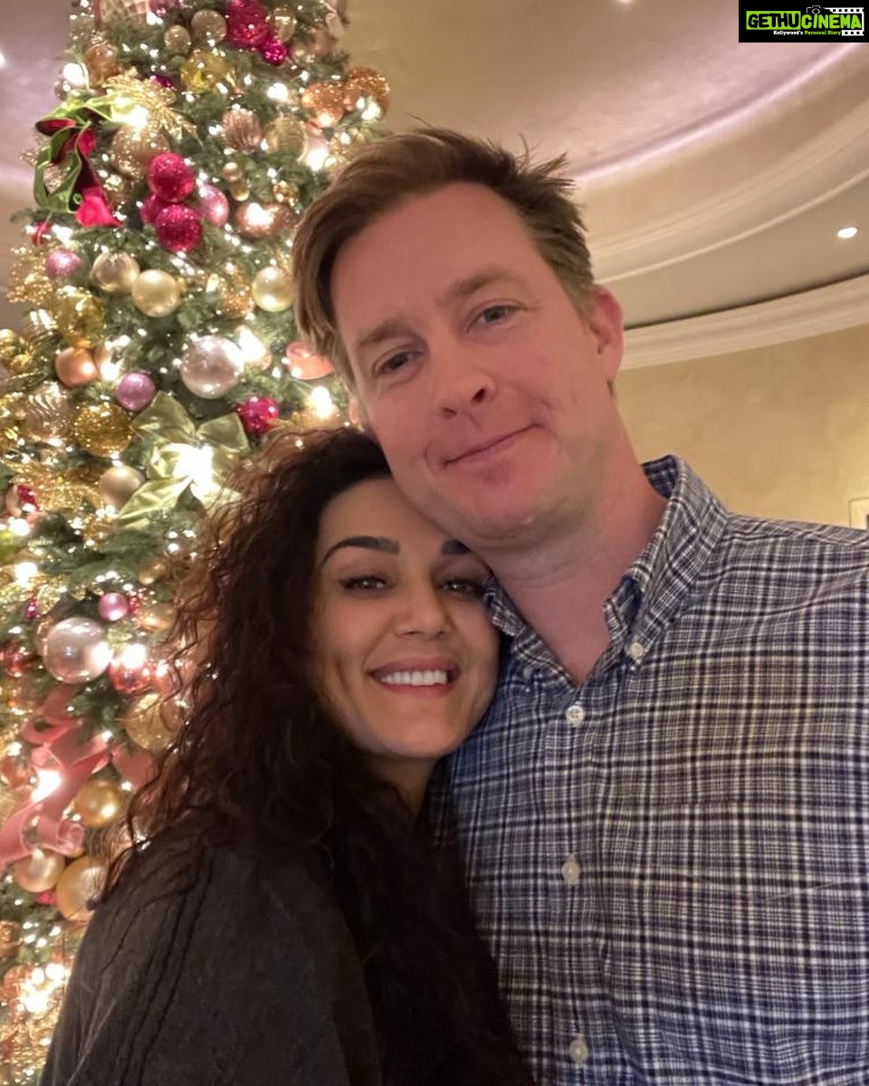 Preity Zinta Instagram - Wish you all a very very happy and a safe New Year 😍Hope this year brings you joy, happiness, love and all things positive. Stay safe everyone take care ❤️ #Happynewyear #ting
