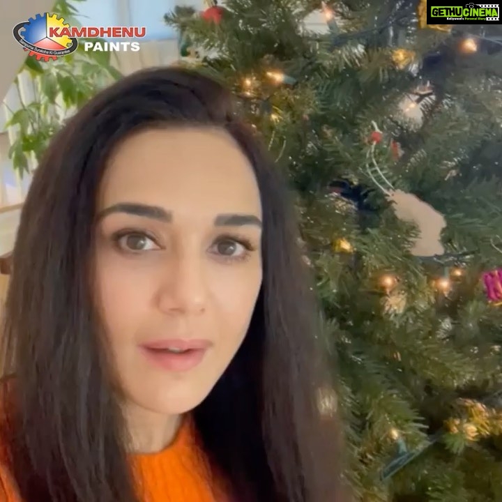 Preity Zinta Instagram - Wishing you a Merry Christmas and a Happy New Year from me and @kamdhenu_paints. May you have a wonderful time celebrating with your loved ones. #KamdhenuPaints #Wallpaint #Beautiful #Wallcolor #Elegance #BeautifulWalls #Paint #PaintYourWalls #ElegantWalls #StylishWalls #Perfection #Stylish #Christmas #MerryChristmas #HappyNewYear #NewYear2022