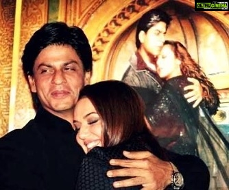 Preity Zinta Instagram - Happy Birthday @iamsrk Always wanna see you smile n shine flaunting those double dimples 🤩 Loads of love always ❤️