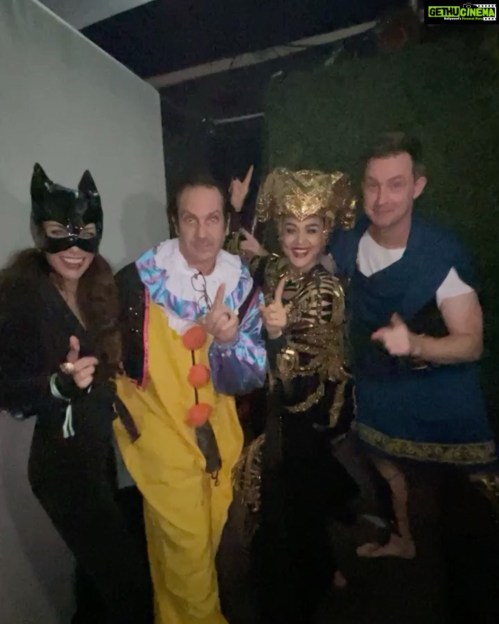 Preity Zinta Instagram - Dancing the night away ❤️ #halloween #patiparmeshwar #ting @acohofficial @leahharpercohen Los Angeles, California