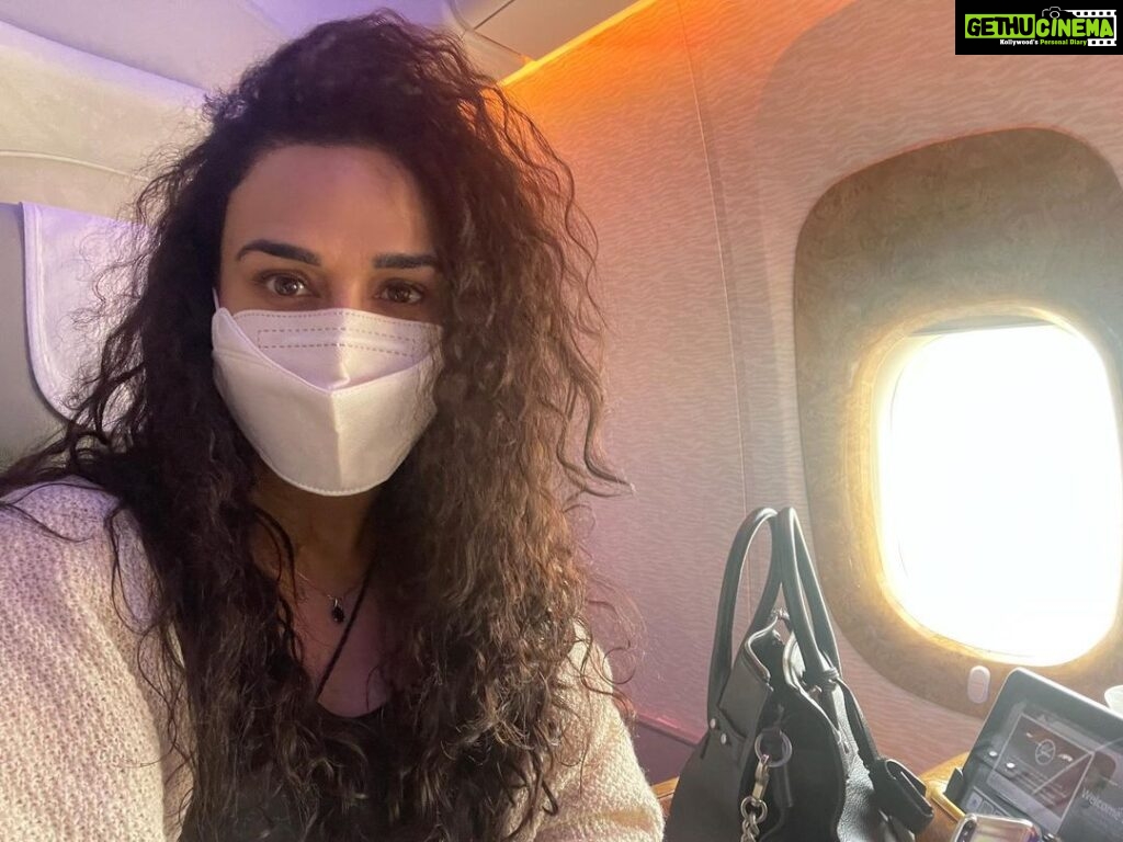 Preity Zinta Instagram - Life is always about experiences & how one is made to feel. Travelling after a hectic day & night schedule during a pandemic is so stressful with so much extra paperwork, COVID tests etc.. I would like to take a moment and Sincerely Thank 🙏 everyone at the Emirates Airlines check in desk in Mumbai & everyone at @emirates in general for being so patient & awesome with all their customers. It’s always a pleasure to fly Emirates & I just wanted to say it on a day when I was not having the best day. Thank you once again for taking such good care of me 🙏❤️🤩 #appreciationpost #Thankyou #Emiratesairline #Ting ❤️✈️