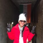 Preity Zinta Instagram - Throwback to Jan 2021. First trip in the US during the pandemic. Felt so good to be out n about. Little cafe’s tried their best to social distance everyone and keep people safe as well as stay in Bussiness. We were praying that covid should end soon … still praying now for the world to heal and this pandemic to go away 🙏 #throwbackthursday