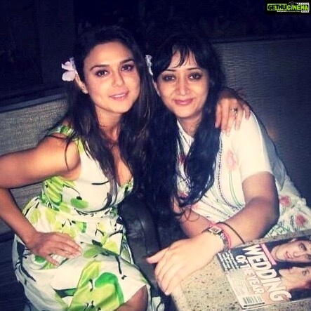 Preity Zinta Instagram - Side by side or miles apart, sisters will always be connected by the heart ❤️ Love you to the moon & back @rikoo04 Was going through our old photos & remembering all those fun times. Wish you were here. Cannot wait to see you when I’m back … I miss you 😘 #partnerincrime #sista #throwback #ting
