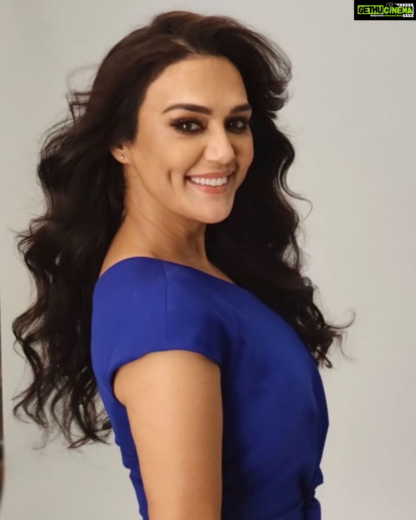 Preity Zinta Instagram - Smiling is my favourite exercise ❤️ #BTS #Photoshoot #ting