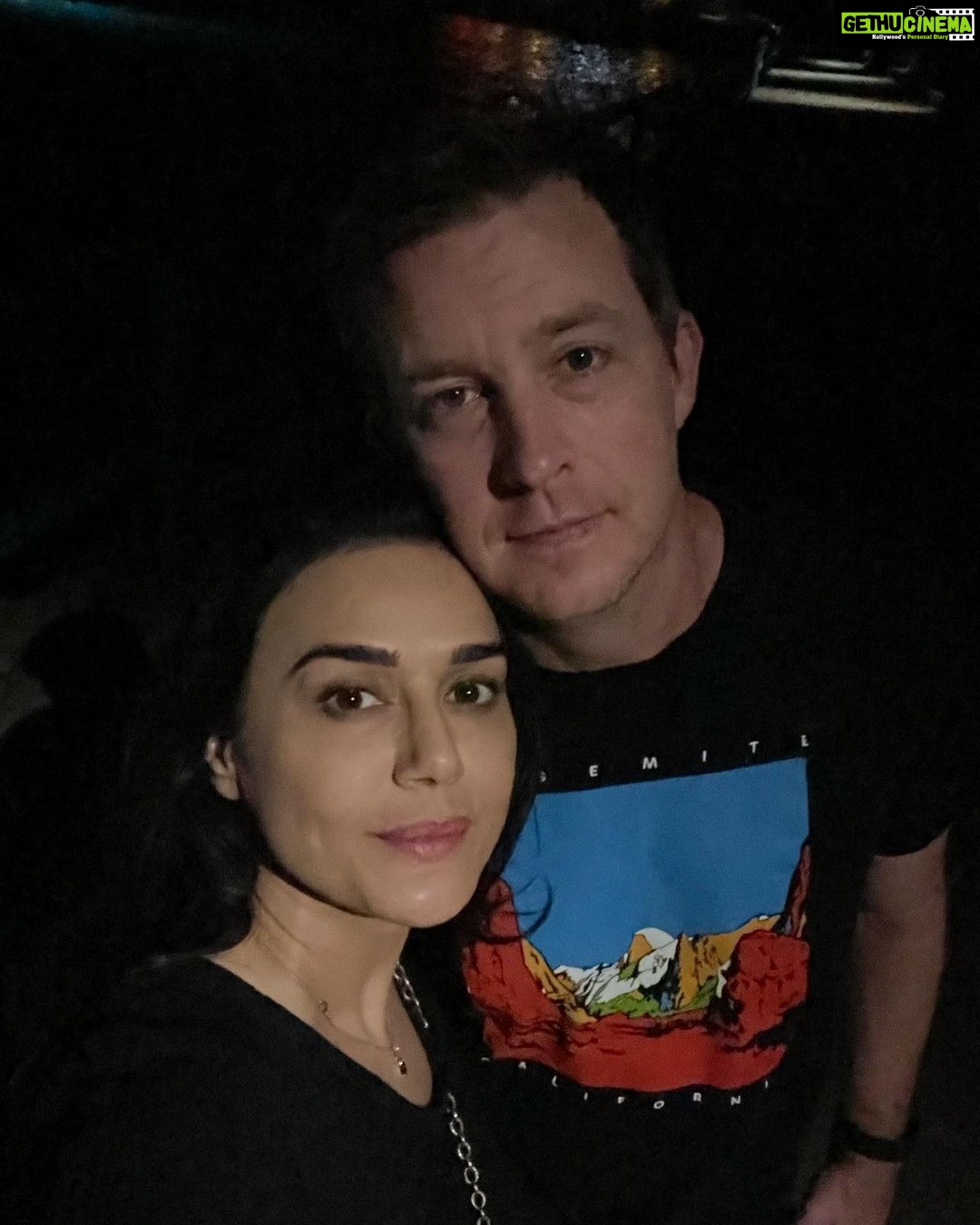 Preity Zinta Instagram - Mera Jeevan Sathi ❤️ #Missya #Selfie #Patiparmeshwar #Ting Catalina Island