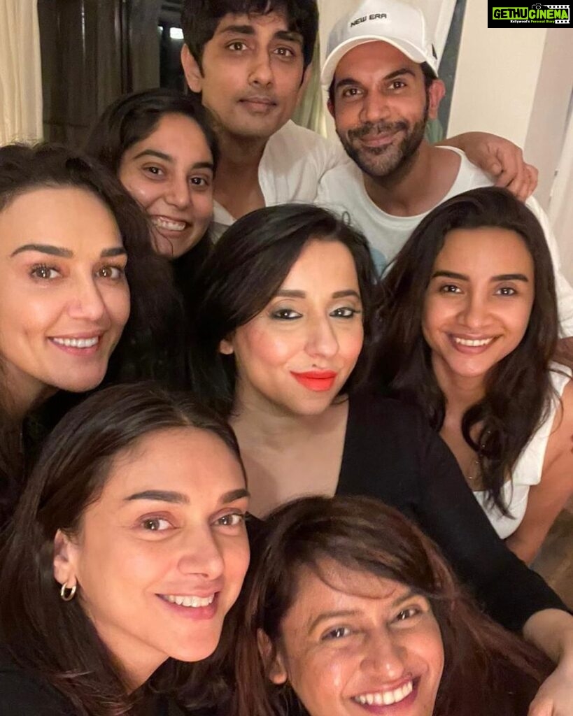 Preity Zinta Instagram - Sometimes the most spontaneous plans are the most fun. I love you @rohiniyer Seeing all of you last night look away all the pain of 7 days of quarantine. I’ve never been happier celebrating your birthday ❤️ #aboutlastnight #happybirthday #birthdaygirl #laughallnight #ting