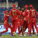 Preity Zinta Instagram - What a FANTASTIC performance from the @punjabkingsipl tonight 👊 No more complaints about quarantine anymore 🤩 Great to see the whole team click together in this last ball thriller @rahulkl Amazing debut by @ellis106 👍 Special mention to all the bowlers for defending a low score @mdshami.11 @_arshdeep.singh__ @harpreetsbrar95 @bishnoi6476 💪 #SRHvsPBKS #heartattackkings #victory #congrats #bowling #fielding #teamwork #saddaPunjab #ting Dubai,UAE.