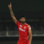 Preity Zinta Instagram - What a FANTASTIC performance from the @punjabkingsipl tonight 👊 No more complaints about quarantine anymore 🤩 Great to see the whole team click together in this last ball thriller @rahulkl Amazing debut by @ellis106 👍 Special mention to all the bowlers for defending a low score @mdshami.11 @_arshdeep.singh__ @harpreetsbrar95 @bishnoi6476 💪 #SRHvsPBKS #heartattackkings #victory #congrats #bowling #fielding #teamwork #saddaPunjab #ting Dubai,UAE.