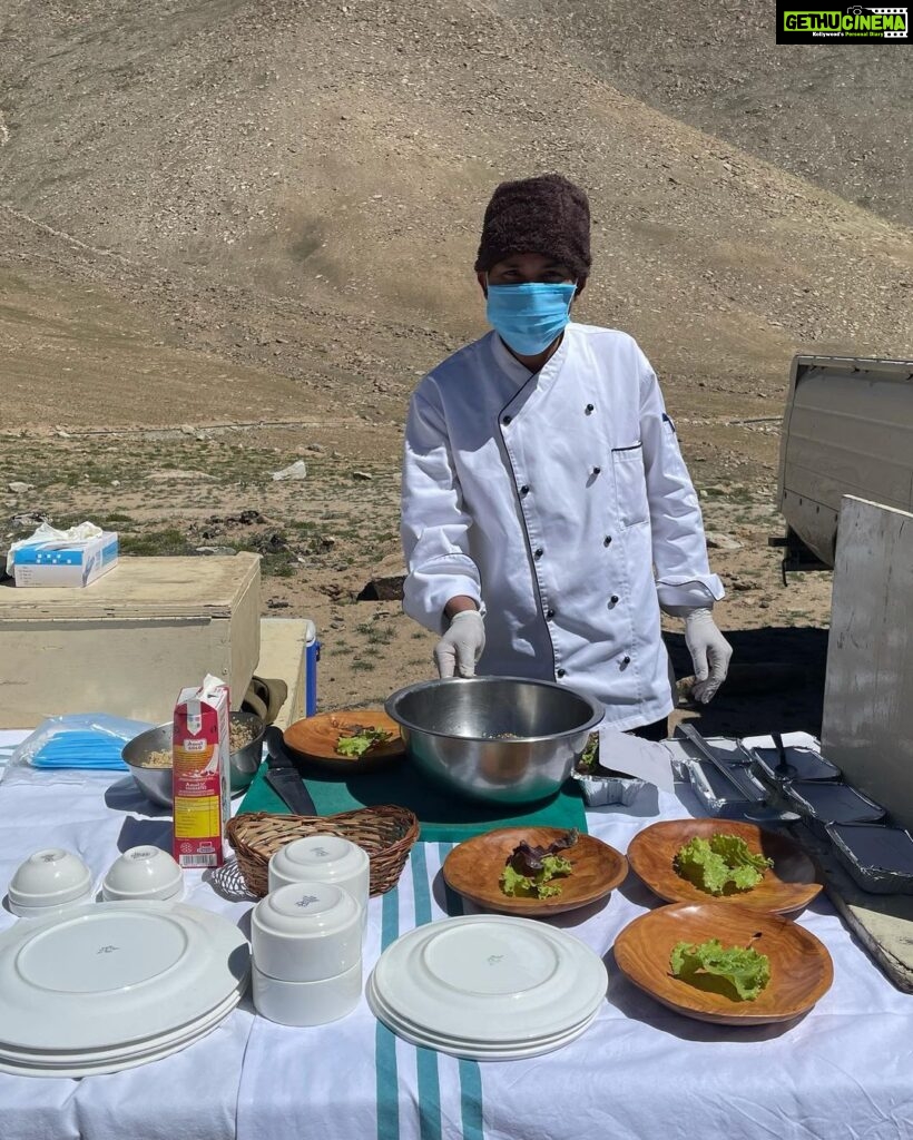 Preity Zinta Instagram - High altitude dining. An unforgettable experience ❤️ #Warilapass #grateful #pztravel #bucketlist #ting @tutcindia Warila Pass