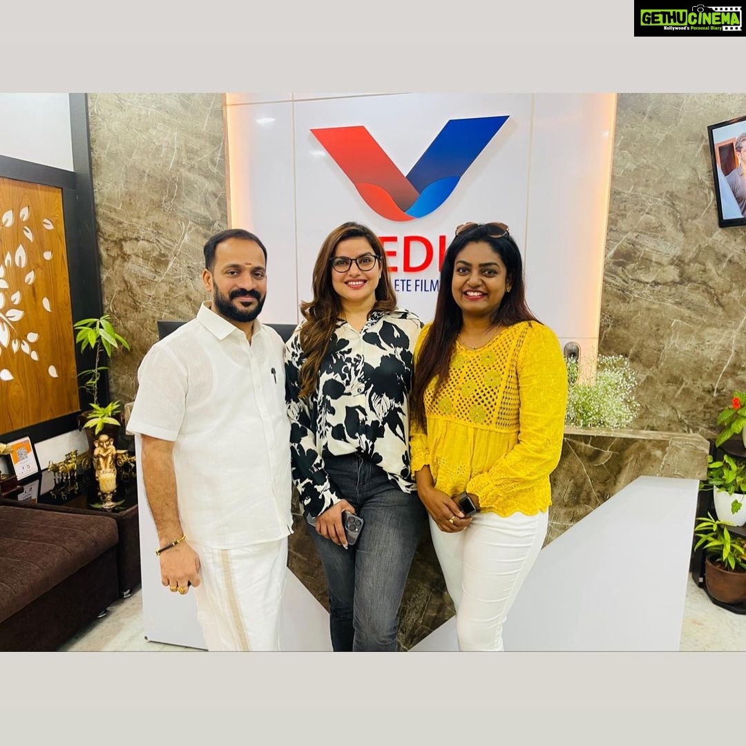 Premi Viswanath Instagram - Thank you for the fun times and incredible memories. I will cherish them forever. It was wonderful visiting .Each moment was such a joy, and I'm looking forward to the next time we see each other. @madhhuis @drvineethbhatt @vmediakochi