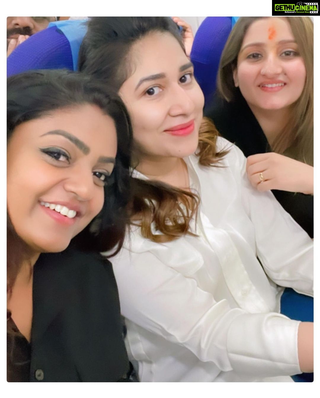 Premi Viswanath Instagram - ❤️❤️❤️ Friendship is another word for love @dr_annasb11 @bhuvneshwari.sreesanth