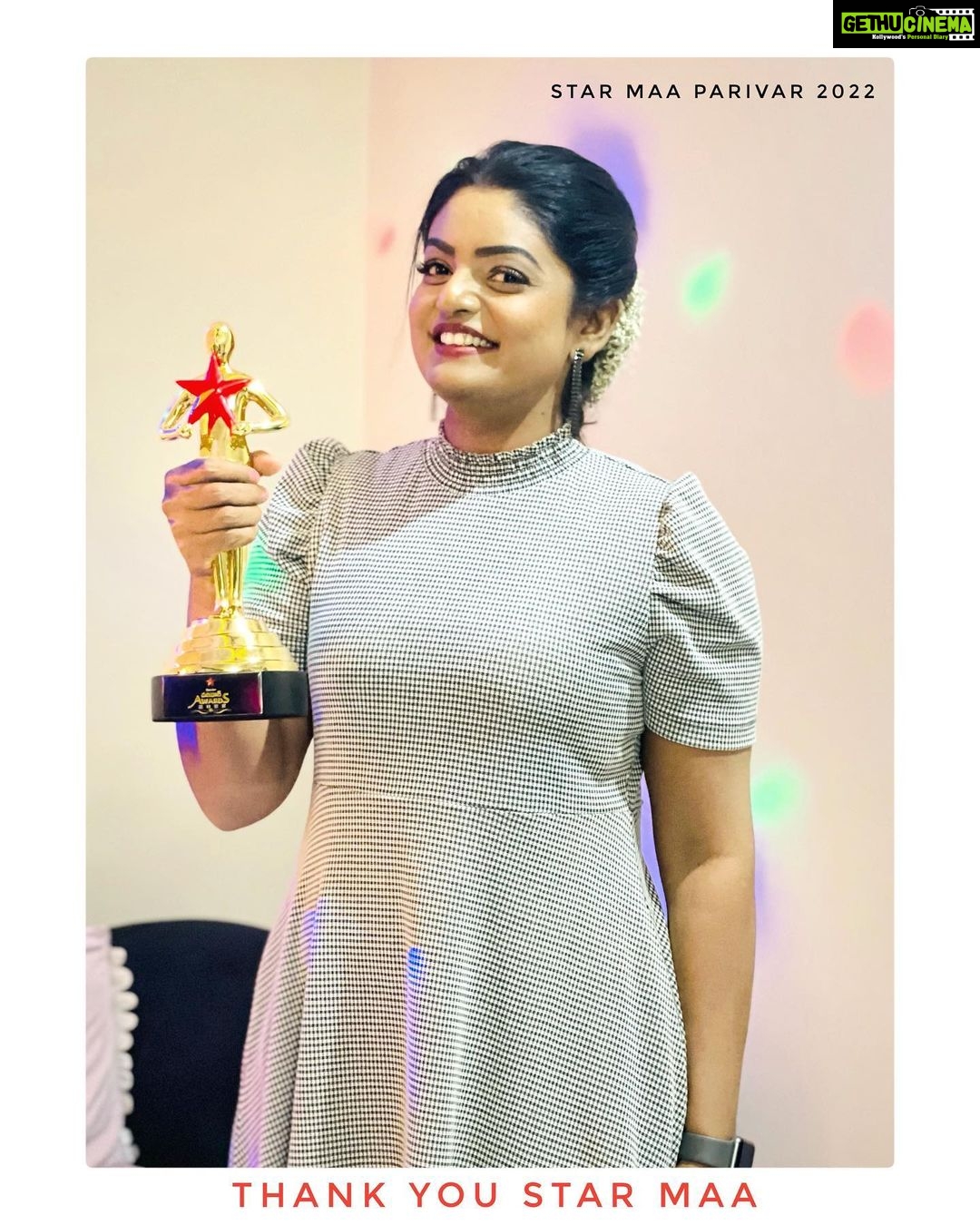 Premi Viswanath Instagram - @starmaa #thankyou #karthikadeepam #instatrdning #starmaaparivarawards #stma2022 ##smpa2022