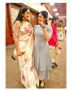 Premi Viswanath Instagram - Great Time with @rajshrinair.official @starmaa #smpa2022 #karthikadeepam #instatrend #award #comingsoon 
@drvineethbhatt @rajshrinair.official