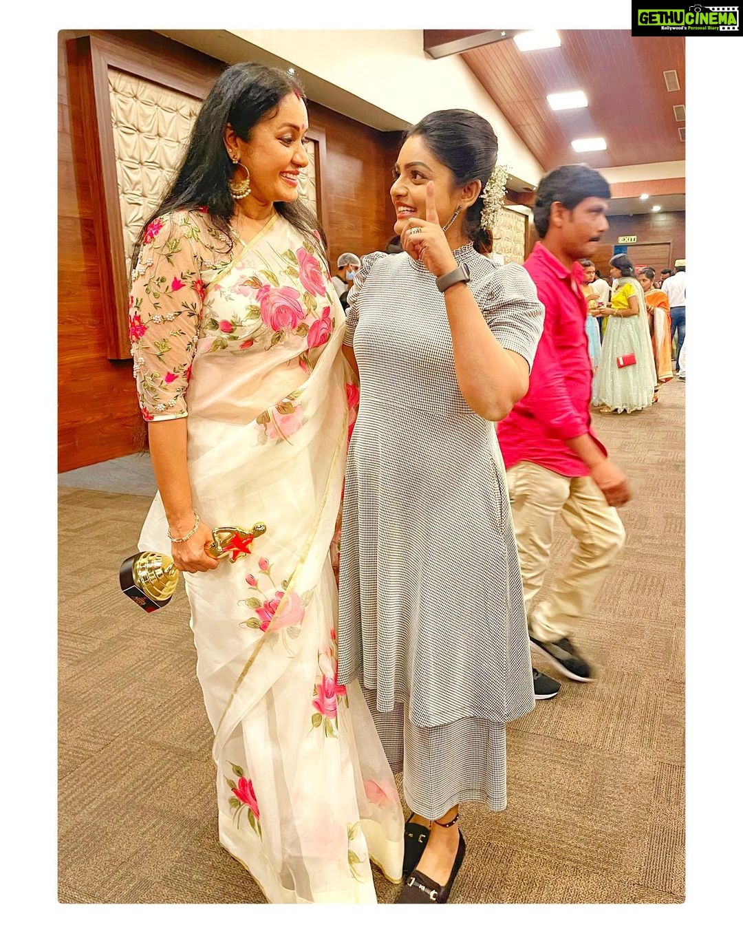 Premi Viswanath - 8.3K Likes - Great Time with @rajshrinair.official @starmaa #smpa2022 #karthikadeepam #instatrend #award #comingsoon
@drvineethbhatt @rajshrinair.official