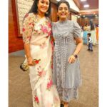Premi Viswanath Instagram - Great Time with @rajshrinair.official @starmaa #smpa2022 #karthikadeepam #instatrend #award #comingsoon @drvineethbhatt @rajshrinair.official