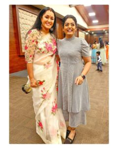 Premi Viswanath Instagram - Great Time with @rajshrinair.official @starmaa #smpa2022 #karthikadeepam #instatrend #award #comingsoon 
@drvineethbhatt @rajshrinair.official