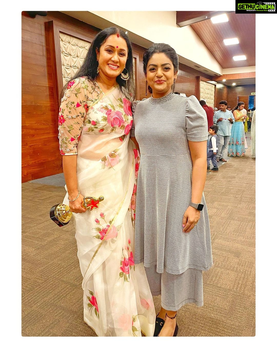 Premi Viswanath - 8.3K Likes - Great Time with @rajshrinair.official @starmaa #smpa2022 #karthikadeepam #instatrend #award #comingsoon
@drvineethbhatt @rajshrinair.official