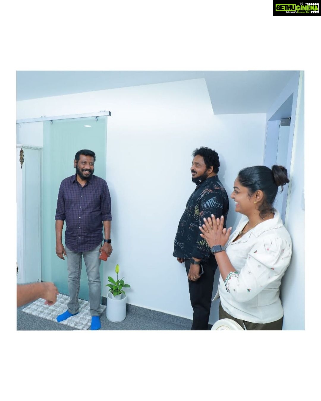 Premi Viswanath Instagram - @directorsiddique @shajikumarofficial @premi_vishwanath @vmediakochi @drvineethbhatt V Media the complete film studio