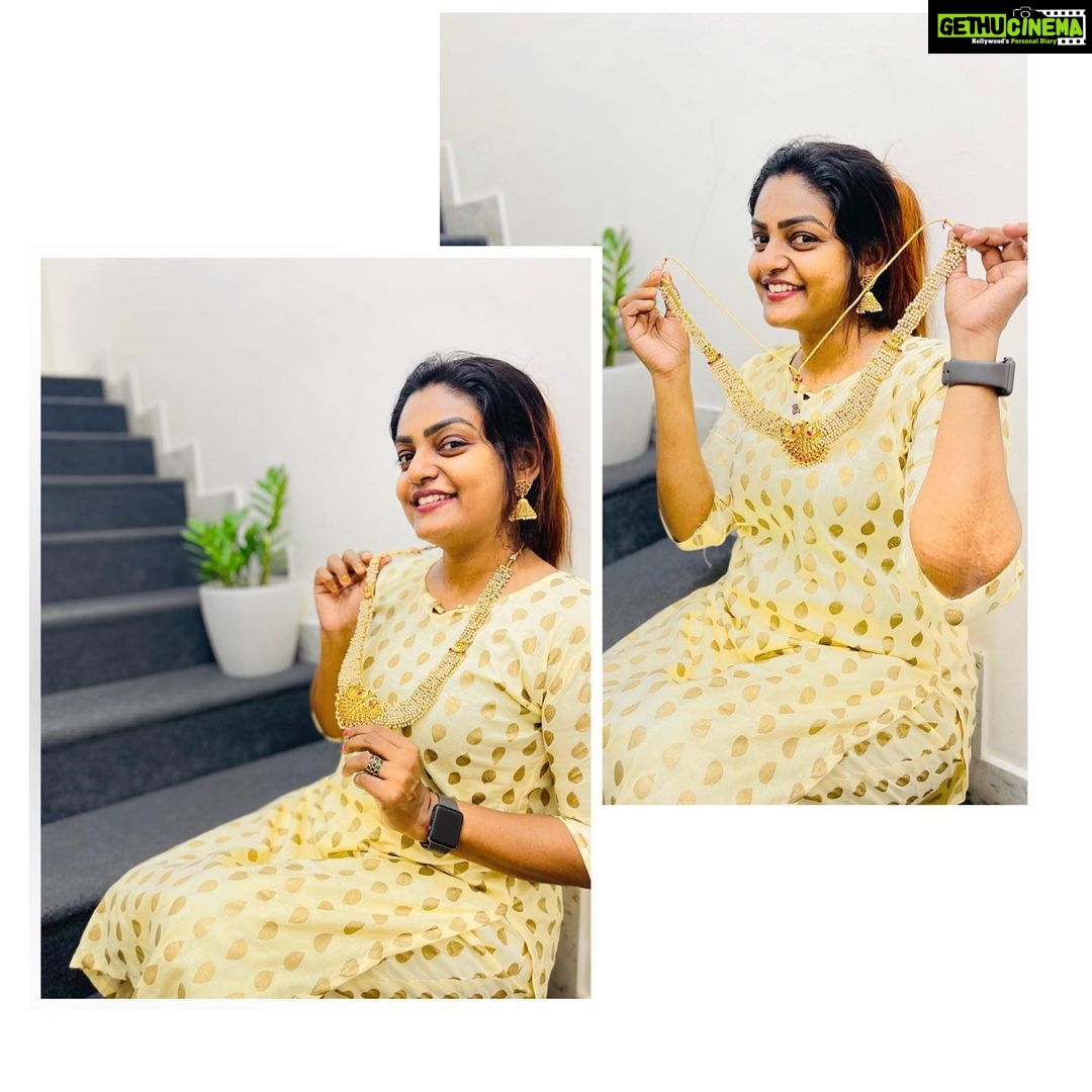Premi Viswanath Instagram - Eye Catching Collections @sureshsridevipearls , check out this page for more beautiful collections Whatsaap 8341663060