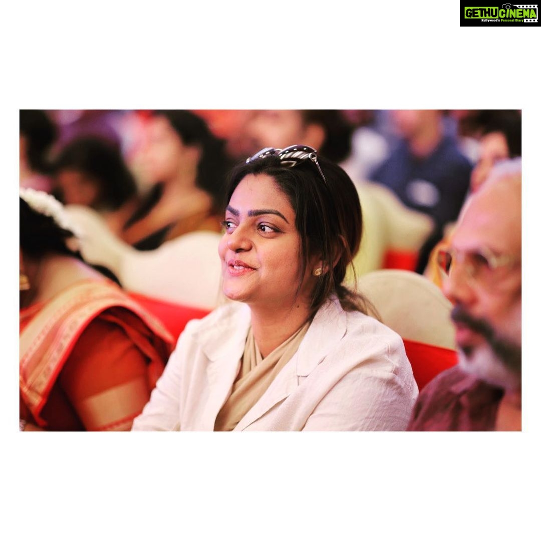 Premi Viswanath Instagram - Happy Monday, Good Vibes ❤️❤️❤️
