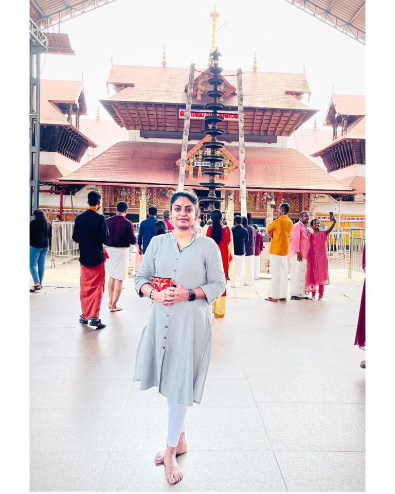 Premi Viswanath Instagram - #feelings #blessed @guruvayoor_uptodate #guruvayoortemple #guruvayoor #krishna