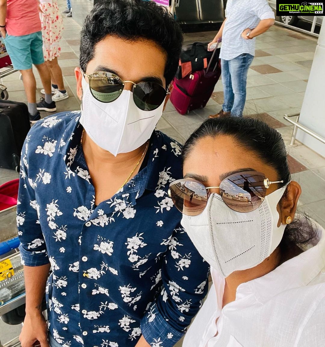 Premi Viswanath - 8.3K Likes - #fourever #friends #friendship @nirupamparitala #travelling #time @vmediakochi @drvineethbhatt
