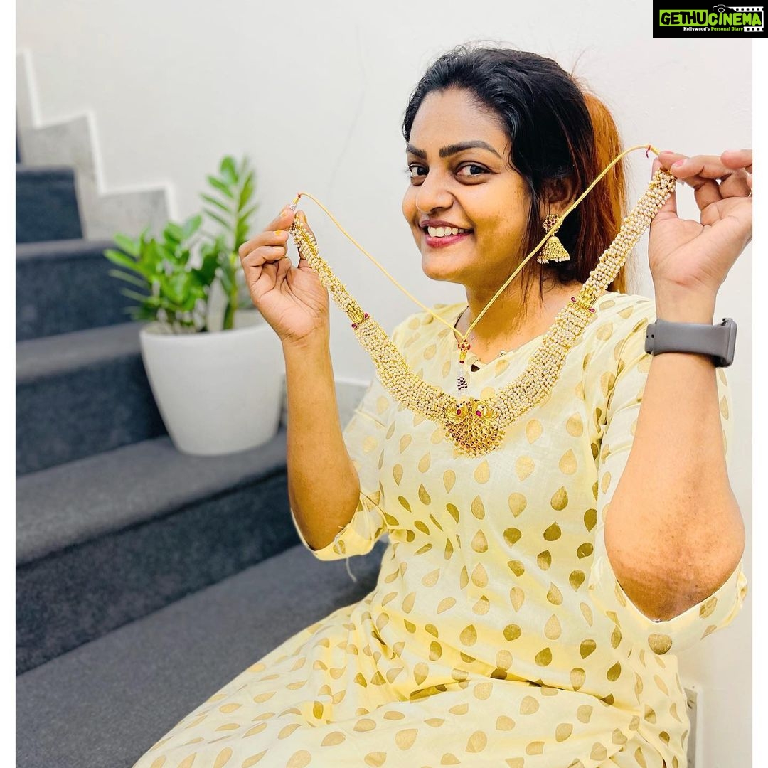 Premi Viswanath Instagram - Eye Catching Collections @sureshsridevipearls , check out this page for more beautiful collections Whatsaap 8341663060