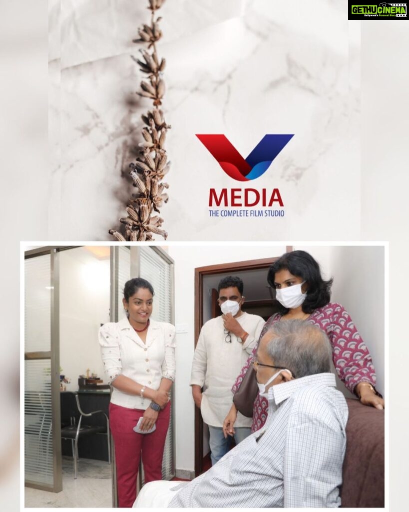 Premi Viswanath Instagram - @vmediakochi @drvineethbhatt @ajith_a_george @maria_ransom_ ‘V Media The Complete Film Studio’