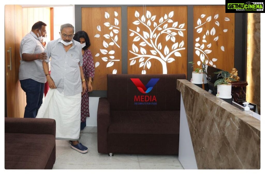 Premi Viswanath Instagram - MT Vasudevan Nair Sir at Our Dream Home ‘V Media The Complete Film Studio’