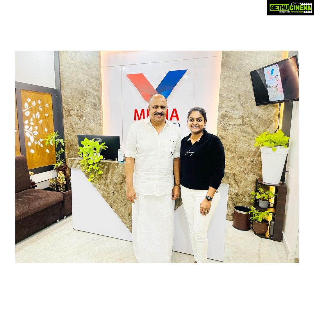 Premi Viswanath Instagram - With @actor.sidhique Ikka @vmediakochi V Media the complete film studio