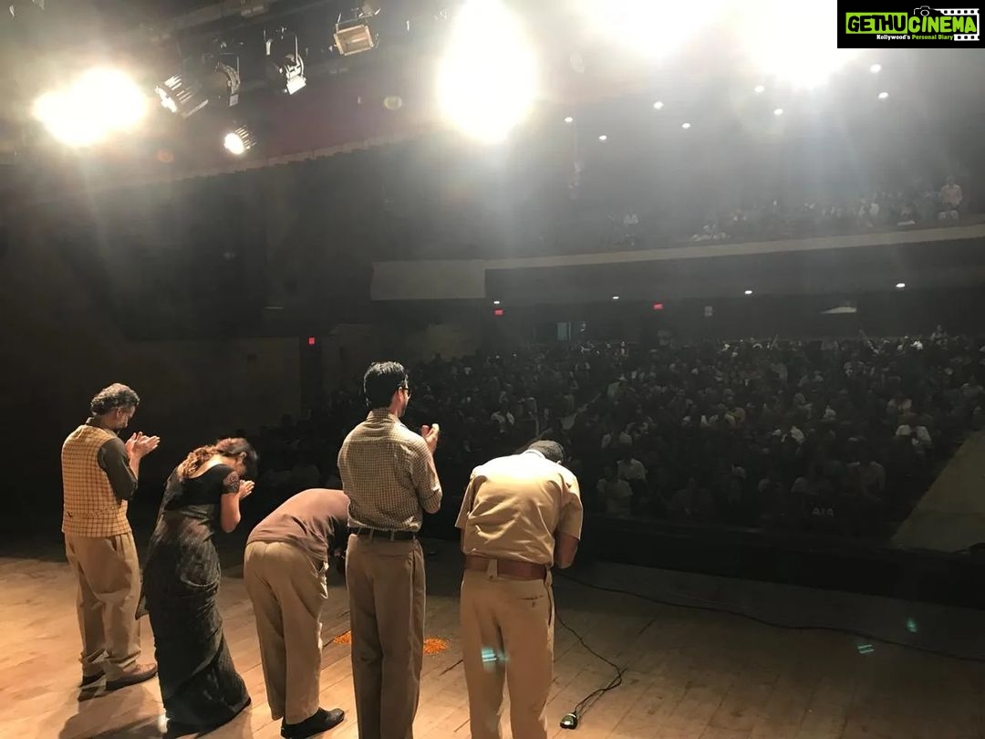 Priya Marathe Instagram - रंगभूमी दिनाच्या शुभेच्छा! रंगभूमी - theatre - wher u have to be present in the present! रंगभूमीवरील 2 उत्तम कलाकृतींचा भाग होता आलं याचा खूप आनंद वाटतो.. @aperfectmurdermarathiplay आणि @tilakahisangaychay