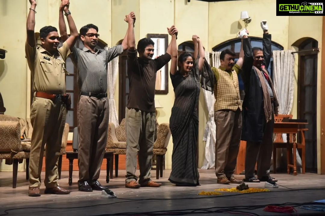 Priya Marathe Instagram - रंगभूमी दिनाच्या शुभेच्छा! रंगभूमी - theatre - wher u have to be present in the present! रंगभूमीवरील 2 उत्तम कलाकृतींचा भाग होता आलं याचा खूप आनंद वाटतो.. @aperfectmurdermarathiplay आणि @tilakahisangaychay