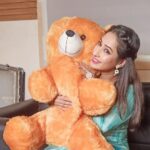 Priya Marathe Instagram - Hugging a teddy bear.. Feels like heaven i swear.. Who says wat, don't care.. Everything else u cn share.. But not a teddy bear 🧸 #teddy