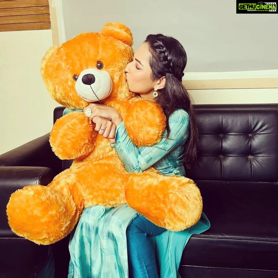 Priya Marathe Instagram - Hugging a teddy bear.. Feels like heaven i swear.. Who says wat, don't care.. Everything else u cn share.. But not a teddy bear 🧸 #teddy