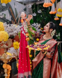 Priya Marathe Instagram - गुढीपाडव्याच्या हार्दिक शुभेच्छा ✨❤️

Makeup - @reshmafattepurkar_makeup 
Nath @nathshahi333 
Assisted by @sonalijadhav_makeupartist 
@ashu___2604 @riya_chavan__0714 
Outfit - @__shamiyanaa__ 
Jewellery- @jewel_up_by_siddhi 
Location - @kalasystudios
Styling - @stylist.chaitalikulkarni
Photography - @uday_lasurkar 
.
.
#gudipadwa #priyamarathe #marathiactress