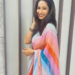 Priya Marathe Instagram - Sometimes all u need is splash of colours.. 🌈 Thank u @abhijeetkhandkekar for clicking these.. 🤗 #onset #loveposing #sareelove