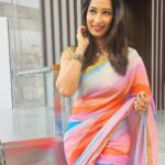 Priya Marathe Instagram - Sometimes all u need is splash of colours.. 🌈 Thank u @abhijeetkhandkekar for clicking these.. 🤗 #onset #loveposing #sareelove