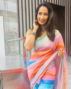 Priya Marathe Instagram - Sometimes all u need is splash of colours.. 🌈
Thank u @abhijeetkhandkekar for clicking these.. 🤗
#onset #loveposing #sareelove